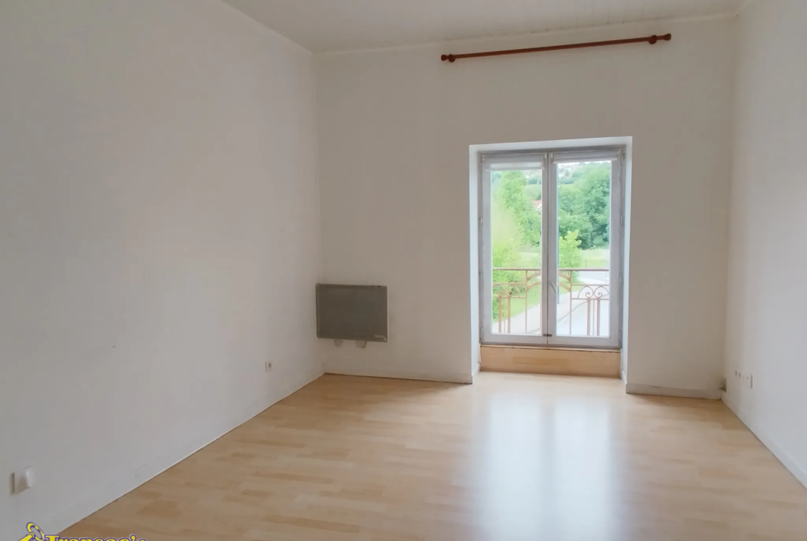 Immeuble à bas de Thiers avec local commercial et appartement Duplex F6 à vendre 