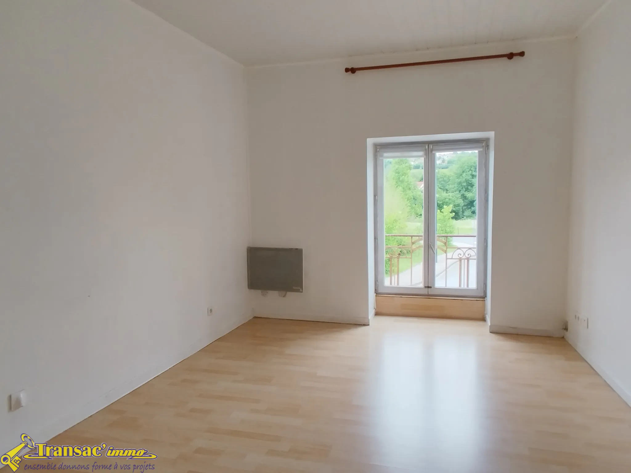 Immeuble à bas de Thiers avec local commercial et appartement Duplex F6 à vendre 