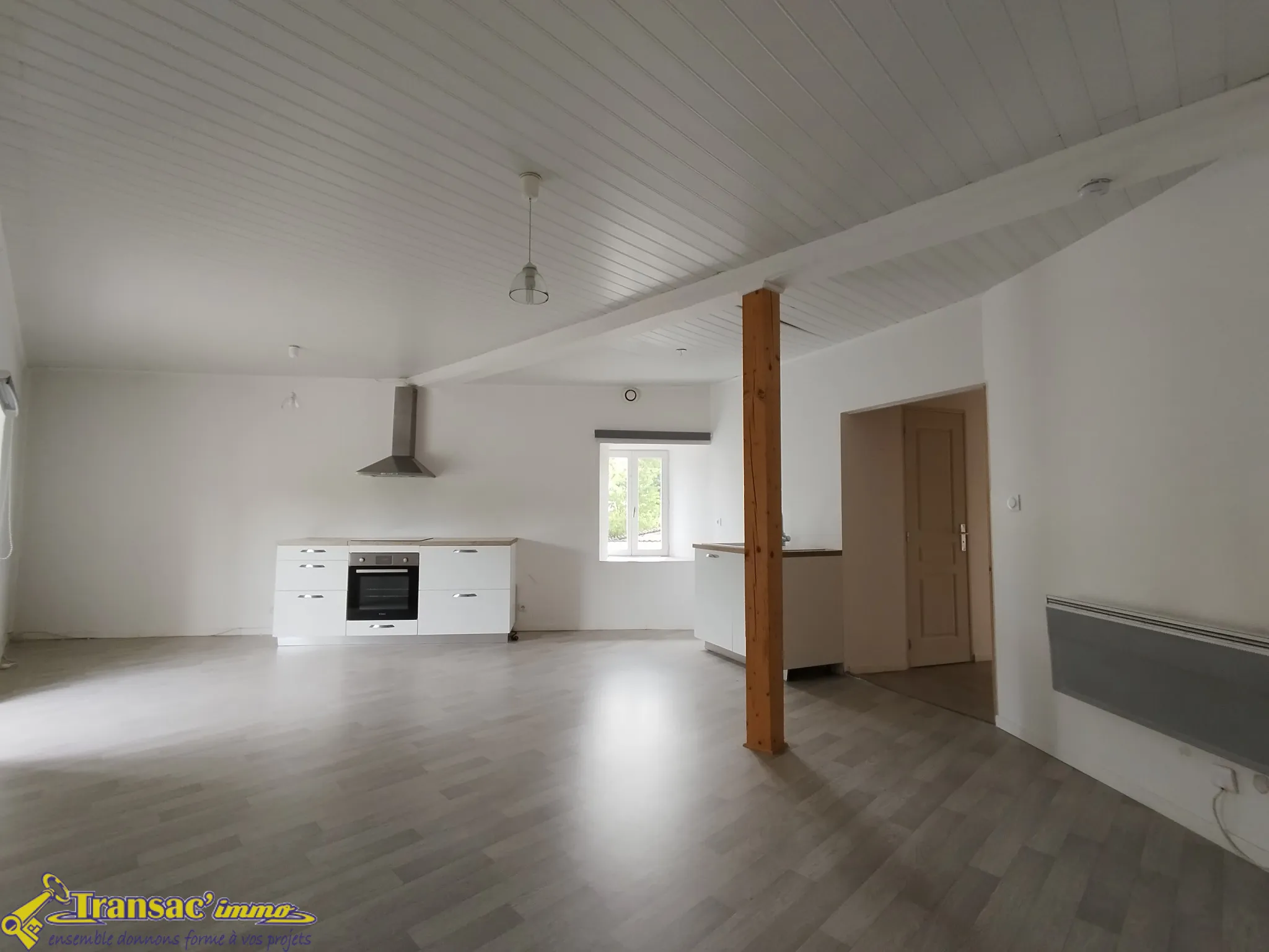 Immeuble à bas de Thiers avec local commercial et appartement Duplex F6 à vendre 