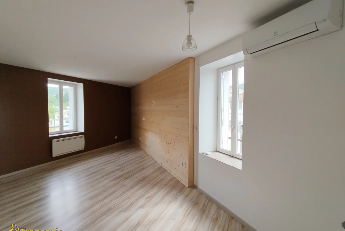 Immeuble à bas de Thiers avec local commercial et appartement Duplex F6 à vendre 