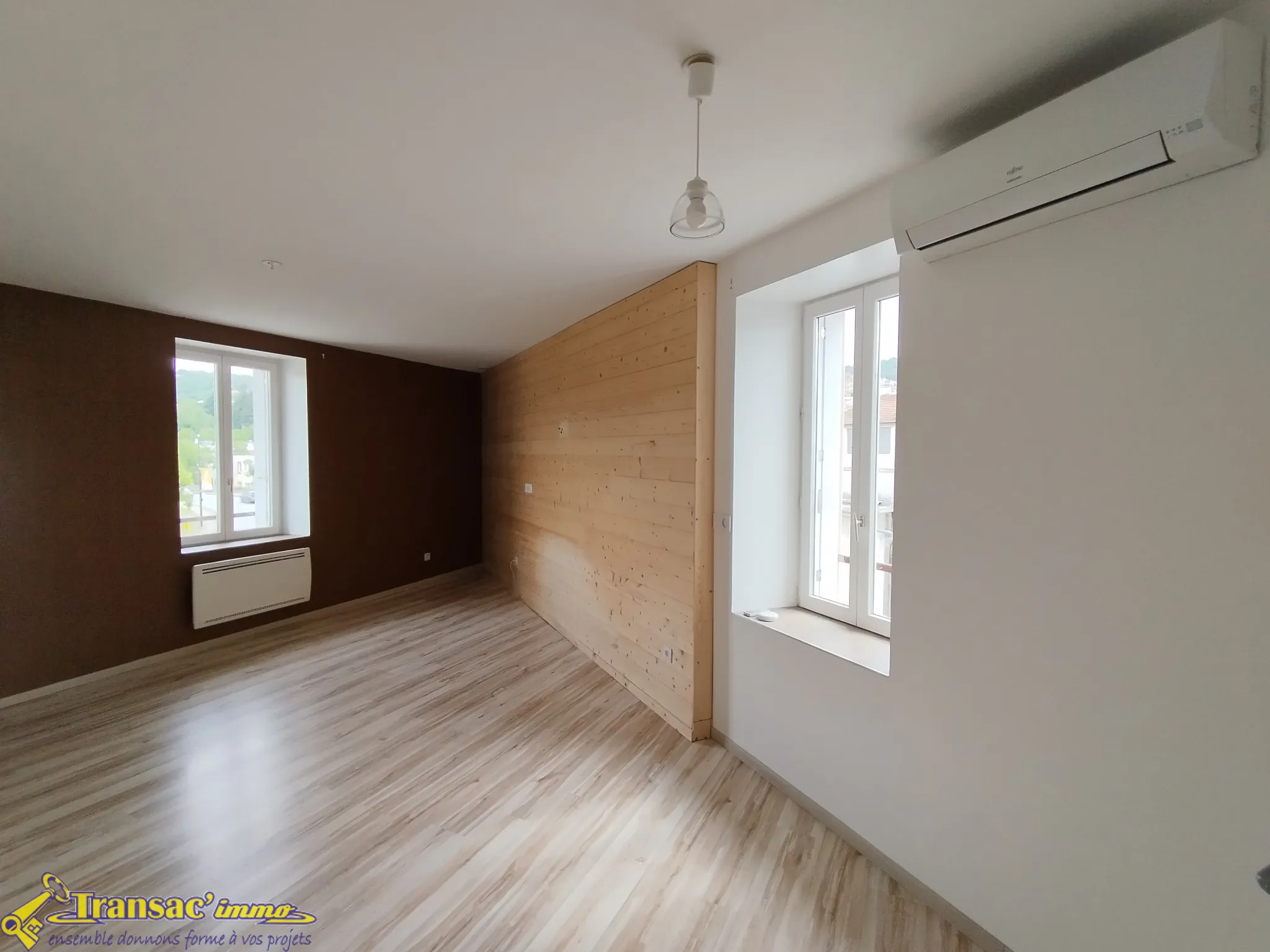 Immeuble à bas de Thiers avec local commercial et appartement Duplex F6 à vendre 