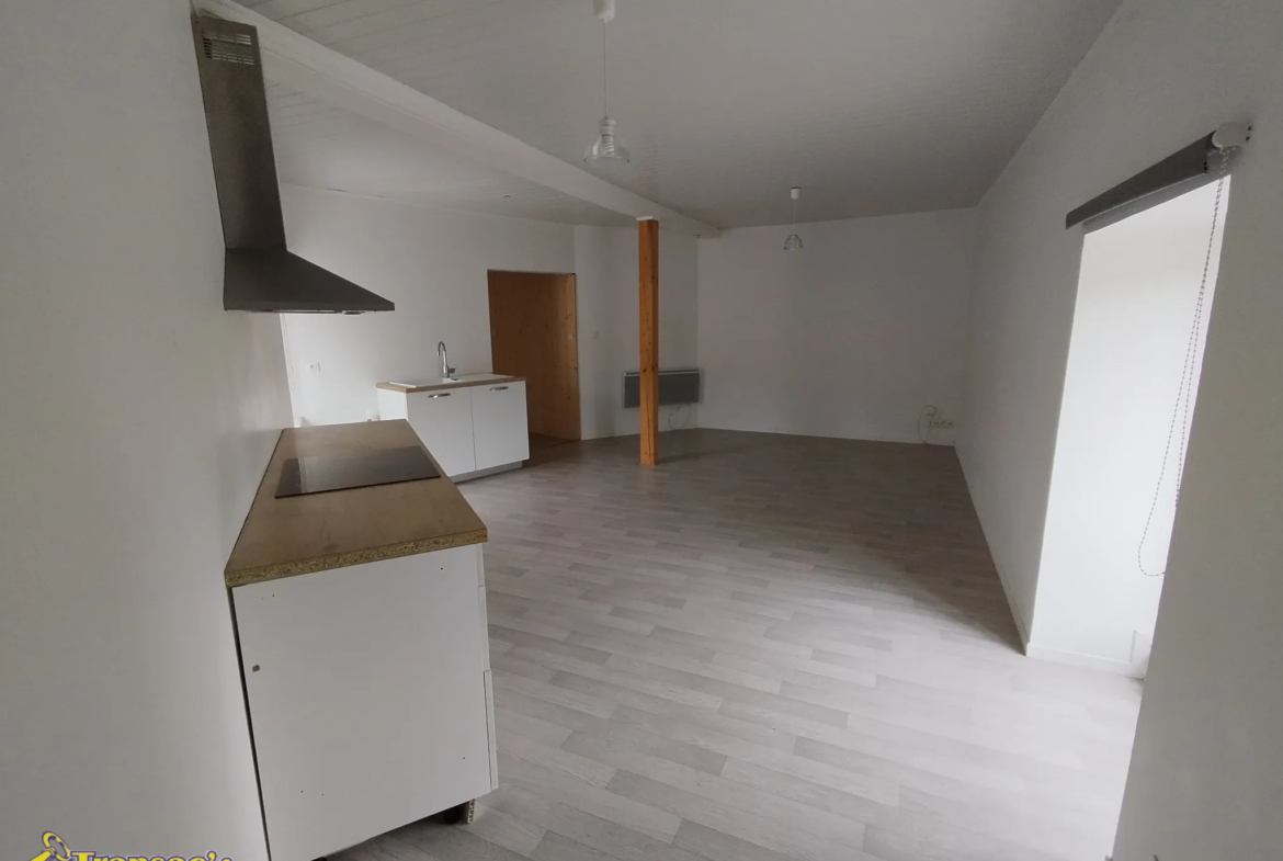 Immeuble à bas de Thiers avec local commercial et appartement Duplex F6 à vendre 