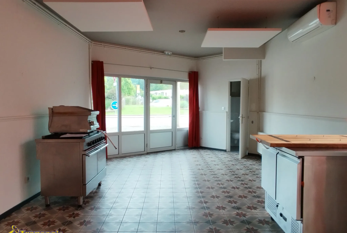 Immeuble à bas de Thiers avec local commercial et appartement Duplex F6 à vendre 