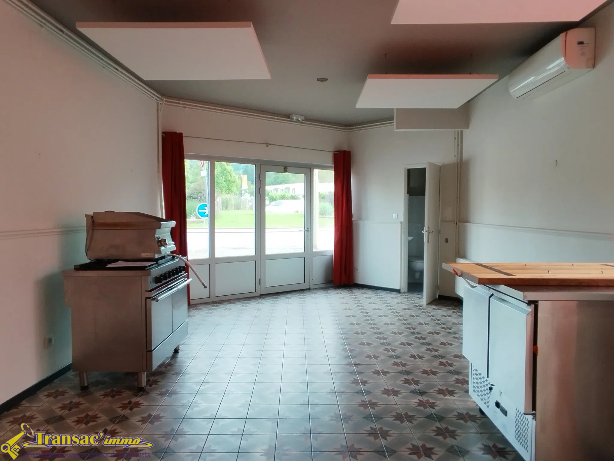 Immeuble à bas de Thiers avec local commercial et appartement Duplex F6 à vendre 