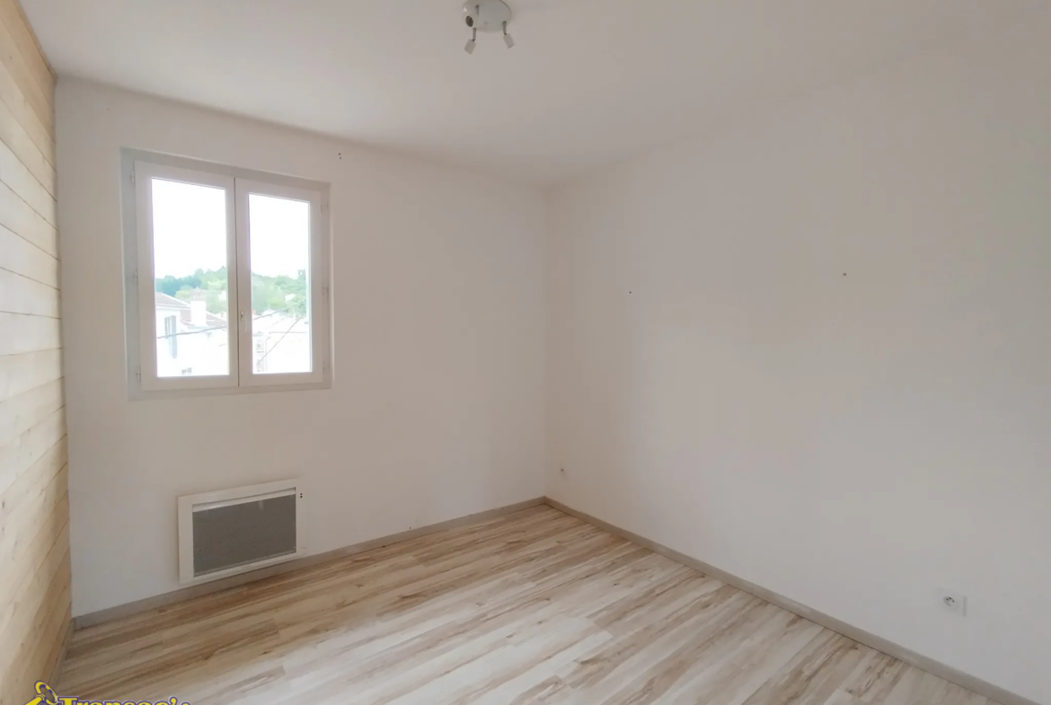 Immeuble à bas de Thiers avec local commercial et appartement Duplex F6 à vendre 