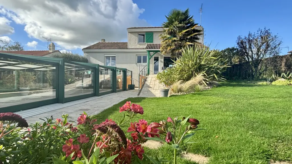 Jolie Maison avec Piscine à vendre à Yzernay - 15 minutes de Cholet