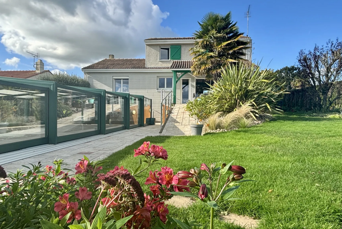 Jolie Maison avec Piscine à vendre à Yzernay - 15 minutes de Cholet 