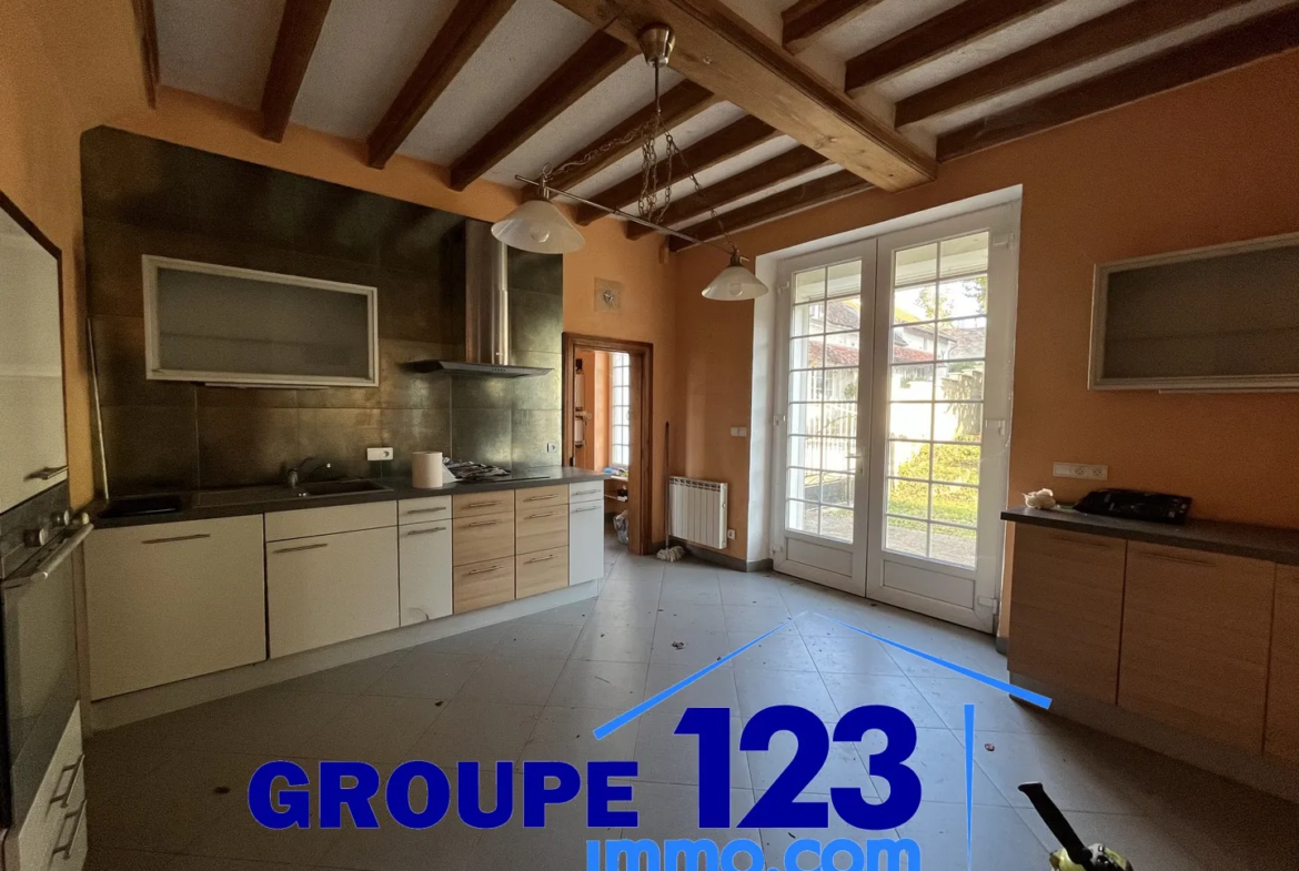 Maison ancienne à vendre à Escamps - 103 m² - 4 chambres 