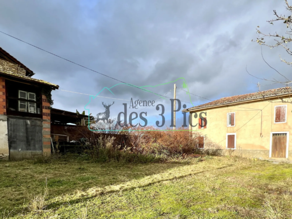 Corps de ferme à rénover avec 4 hectares de terres à Rouède