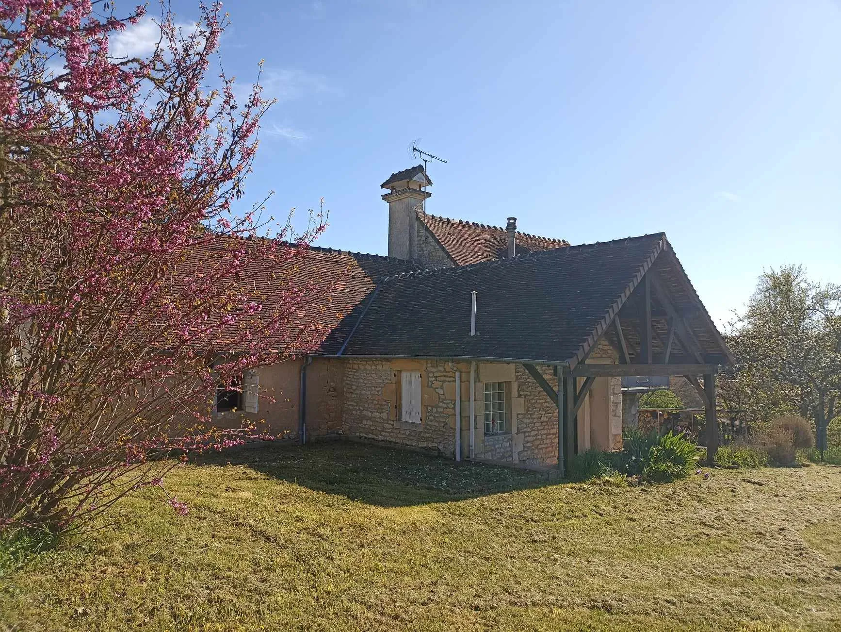 Longère avec deux habitations à Bona (58330) 