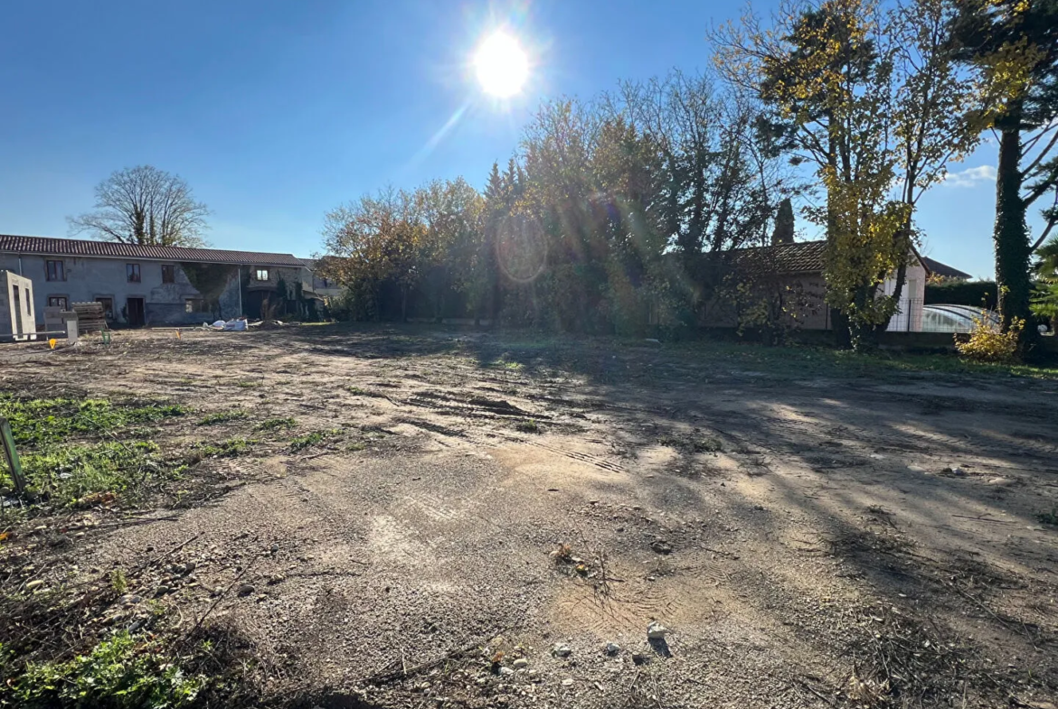 Terrain constructible de 515 m² à Saint Clair du Rhône 