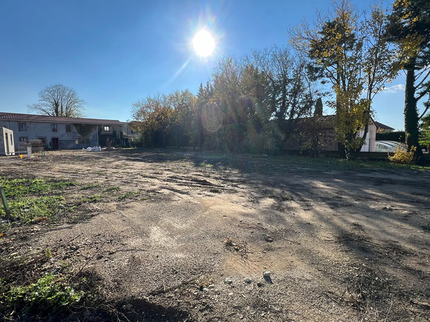 Terrain constructible de 515 m² à Saint Clair du Rhône 