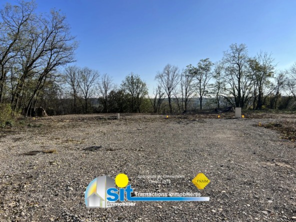 Terrain constructible de 515 m² à Saint Clair du Rhône