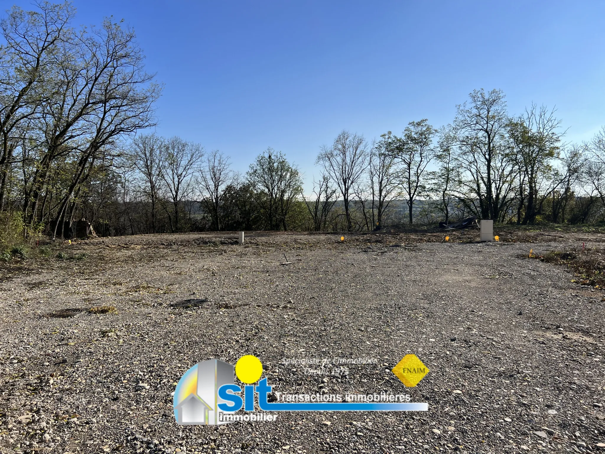 Terrain constructible de 515 m² à Saint Clair du Rhône 