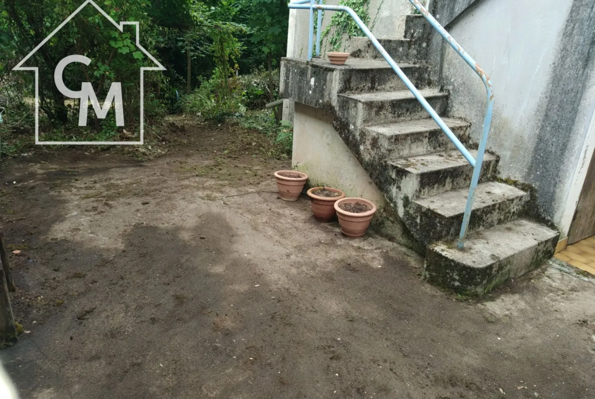 Maison centre bourg à La Chatre avec garage et jardin 