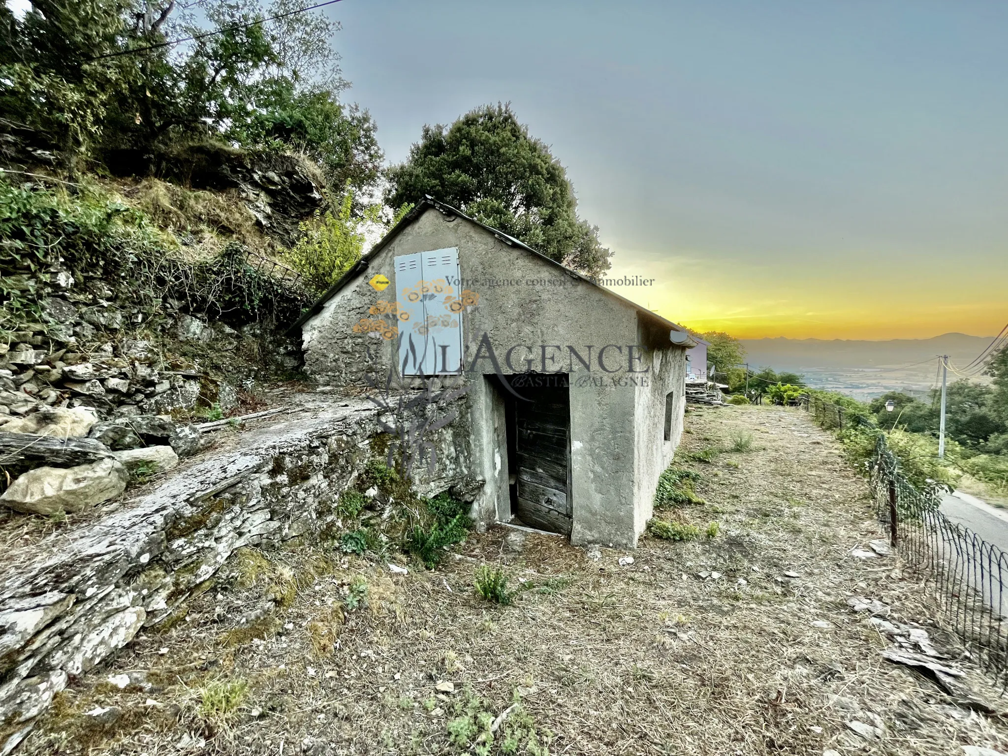 Vente d'une ancienne grange à Vallecalle avec vue mer et montagne 