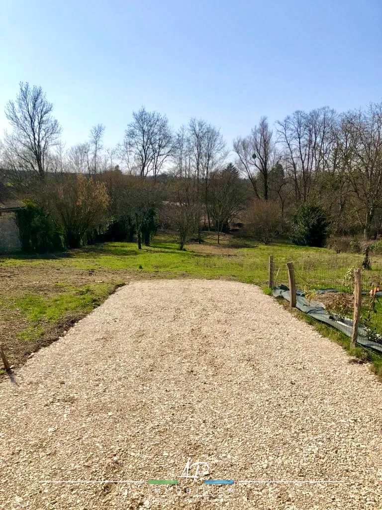 Terrain à bâtir de 1940 m² en bordure de rivière à Arceau 