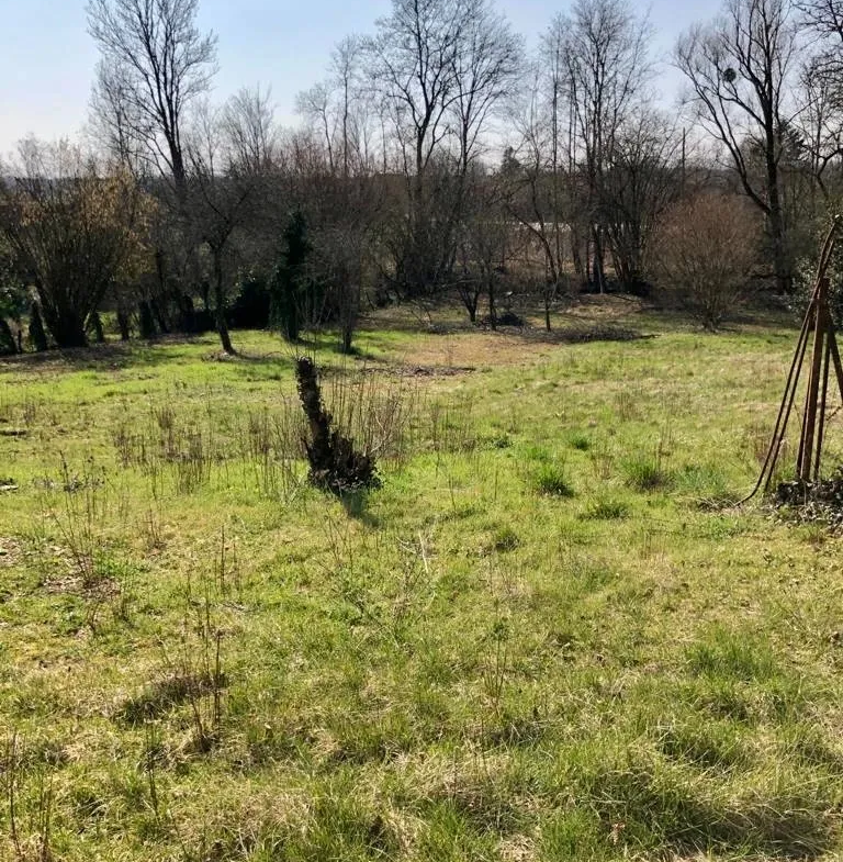 Terrain à bâtir de 1940 m² en bordure de rivière à Arceau 