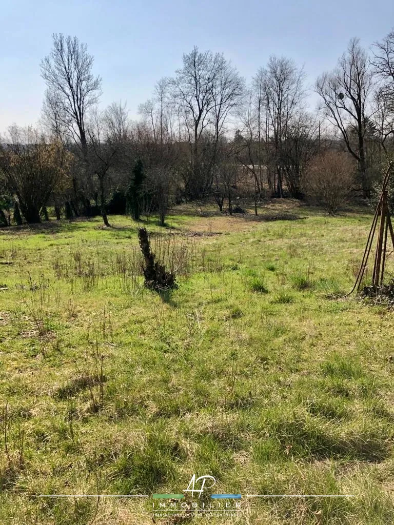 Terrain à bâtir de 1940 m² en bordure de rivière à Arceau 