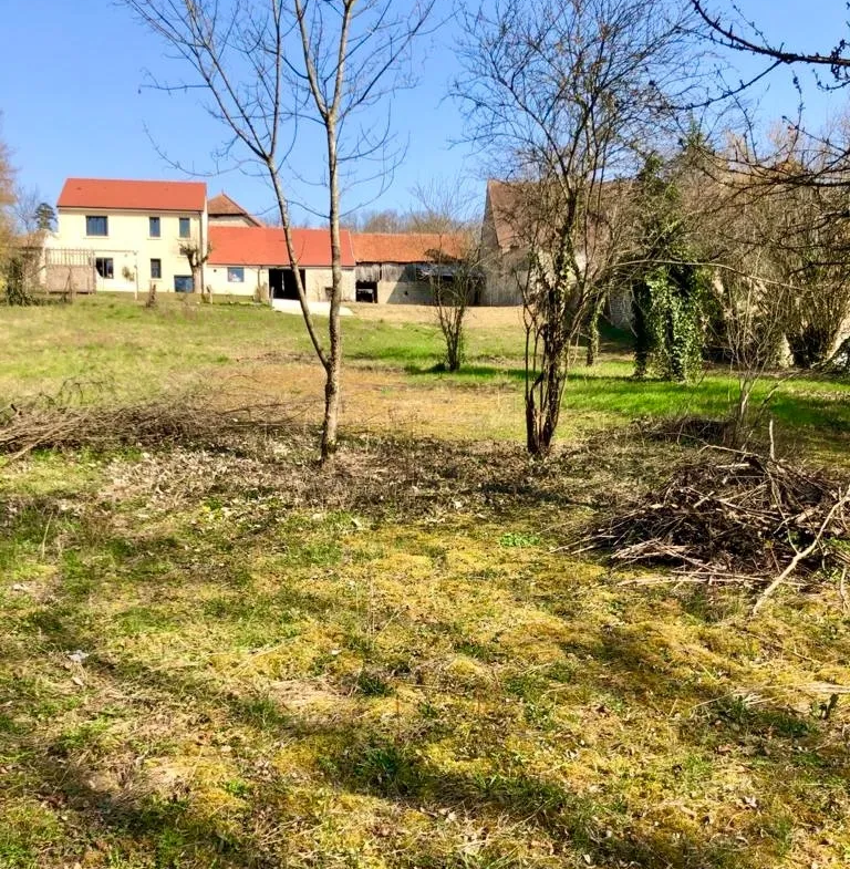 Terrain à bâtir de 1940 m² en bordure de rivière à Arceau 