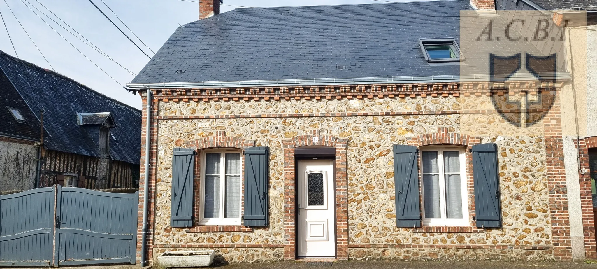 Maison de village en pierre avec grange à Vendôme 