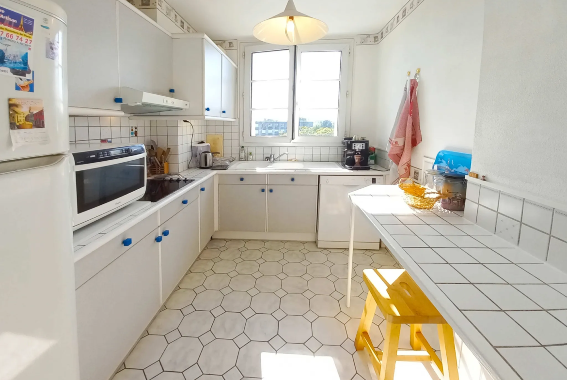 Bel appartement 4/5 pièces à vendre à Créteil, proche métro 