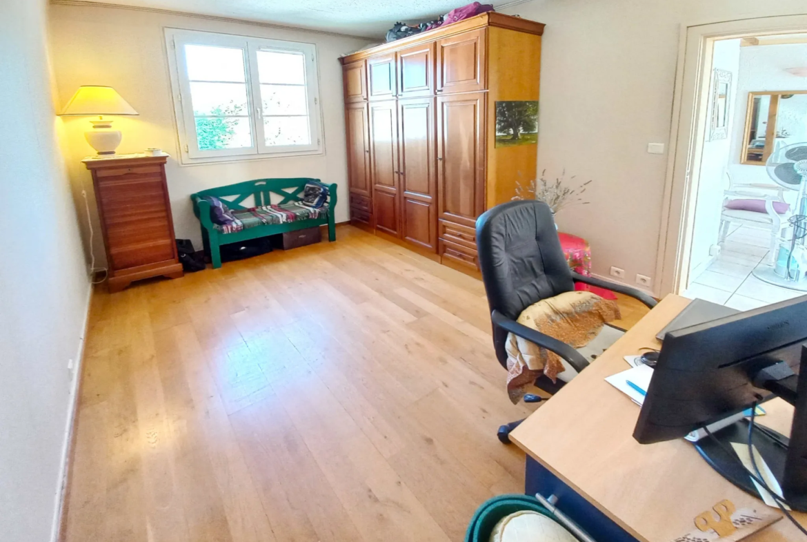 Bel appartement 4/5 pièces à vendre à Créteil, proche métro 