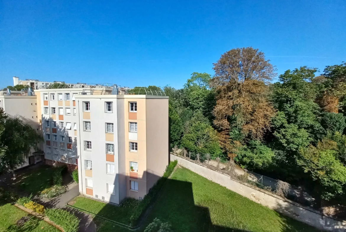 Bel appartement 4/5 pièces à vendre à Créteil, proche métro 