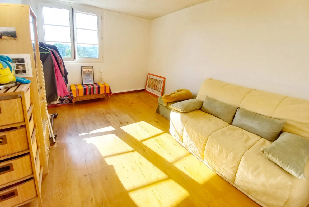 Bel appartement 4/5 pièces à vendre à Créteil, proche métro 