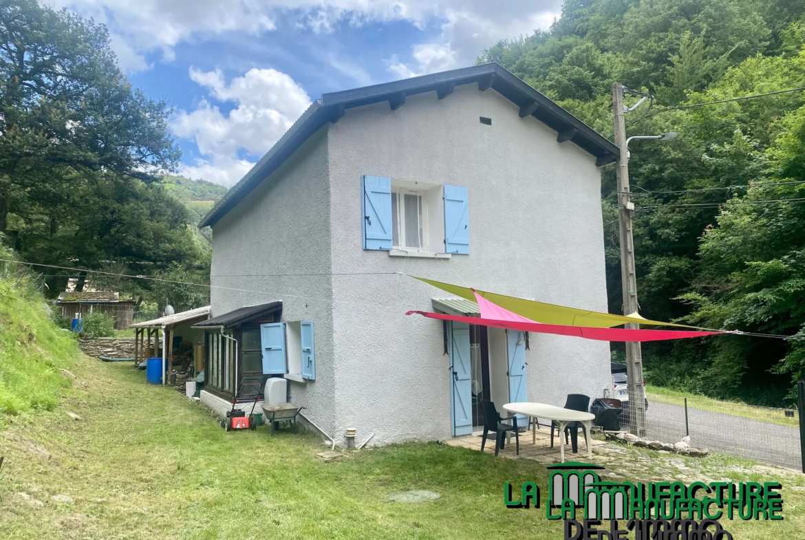 MAISON INDIVIDUELLE 4 CHAMBRES À LE CHAMBON FEUGEROLLES 