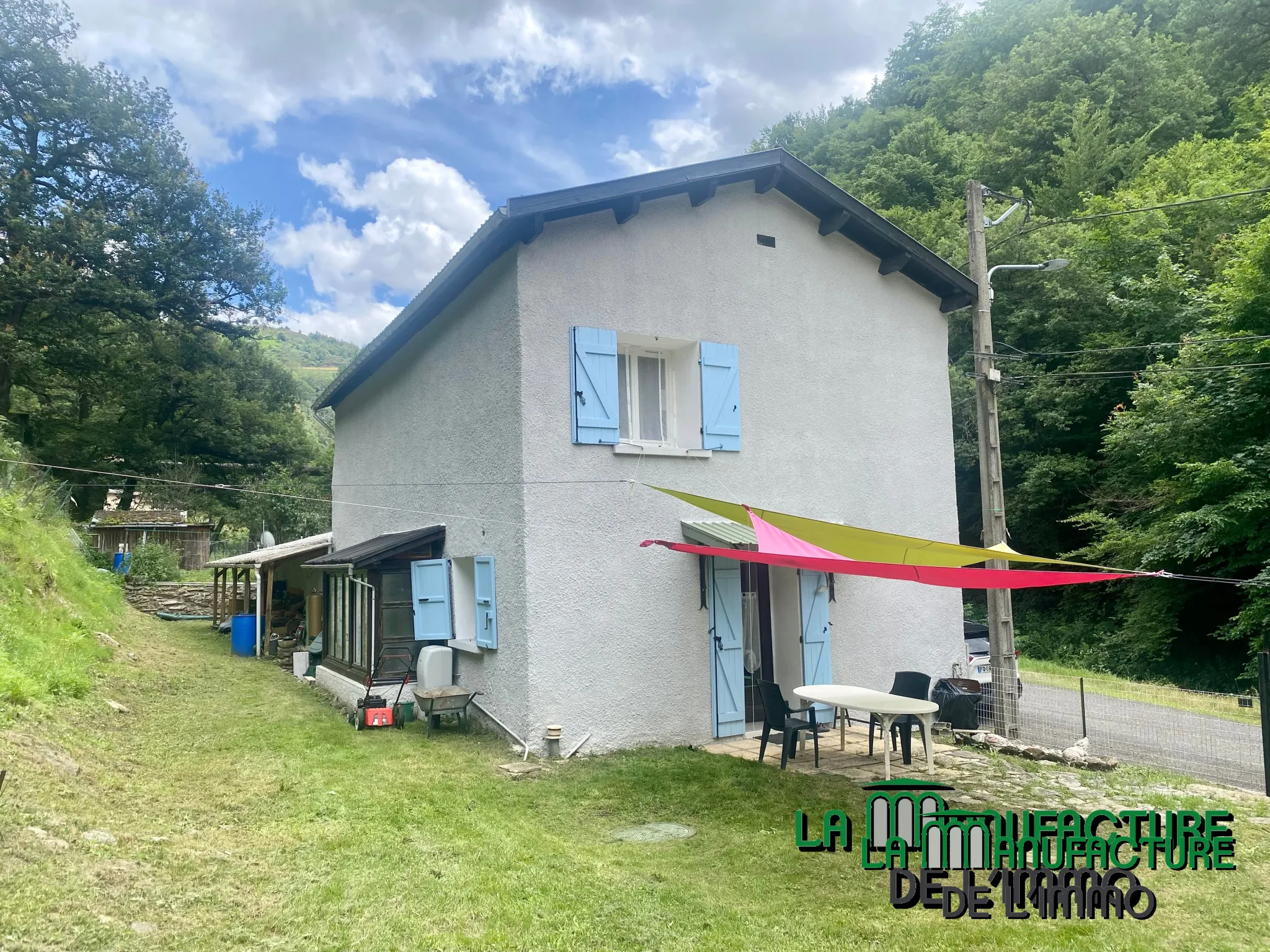 MAISON INDIVIDUELLE 4 CHAMBRES À LE CHAMBON FEUGEROLLES 