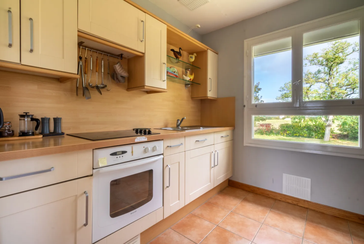 Maison avec 3 chambres, grand sous-sol et jardin à Saint-Savinien 