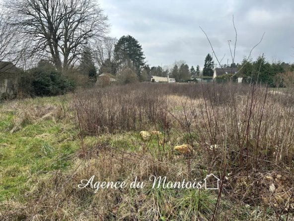 Terrain constructible à Donnemarie Dontilly - 741 m² viabilisé