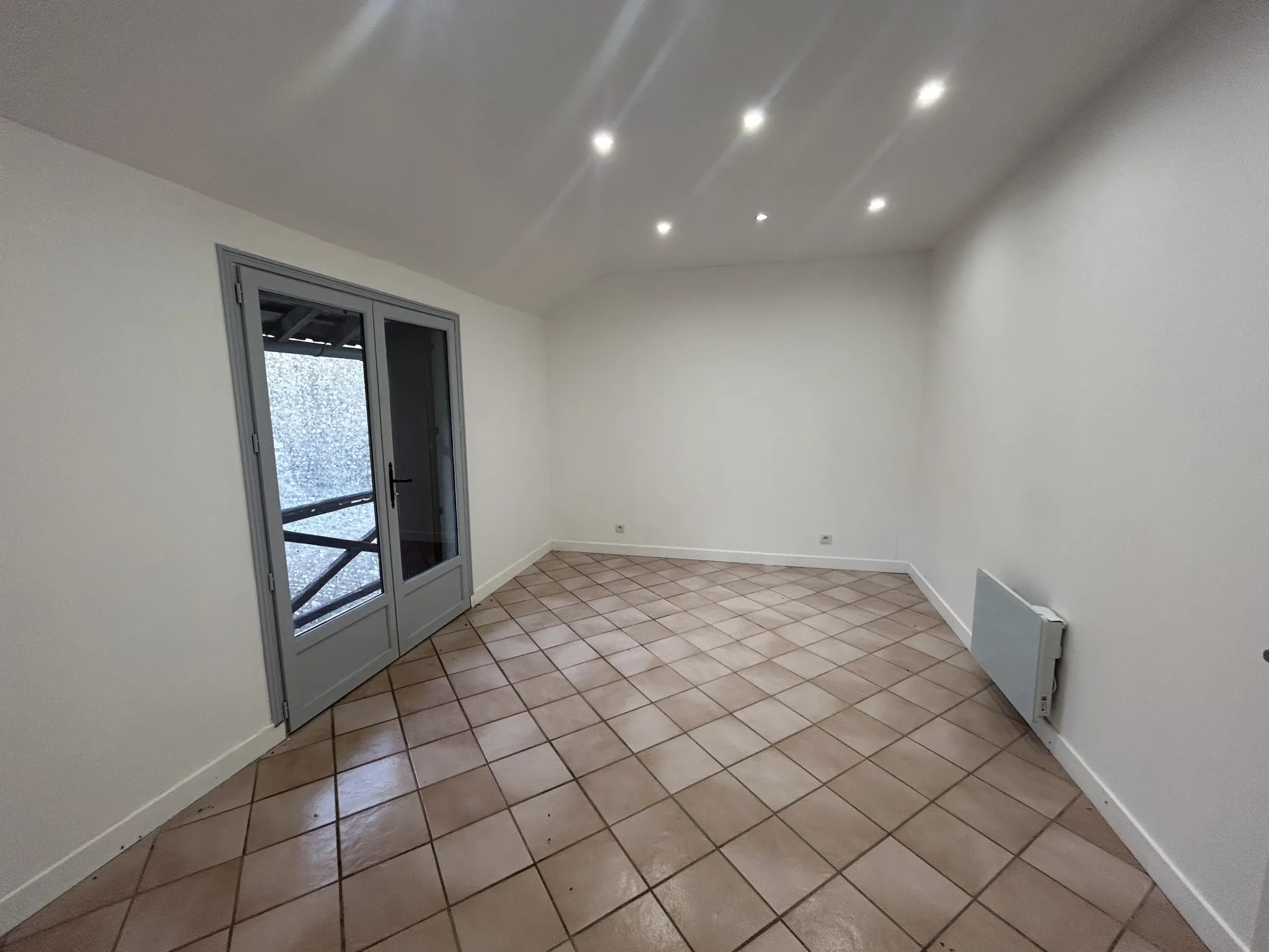 Appartement F3 lumineux de 75 m² à Saclas 