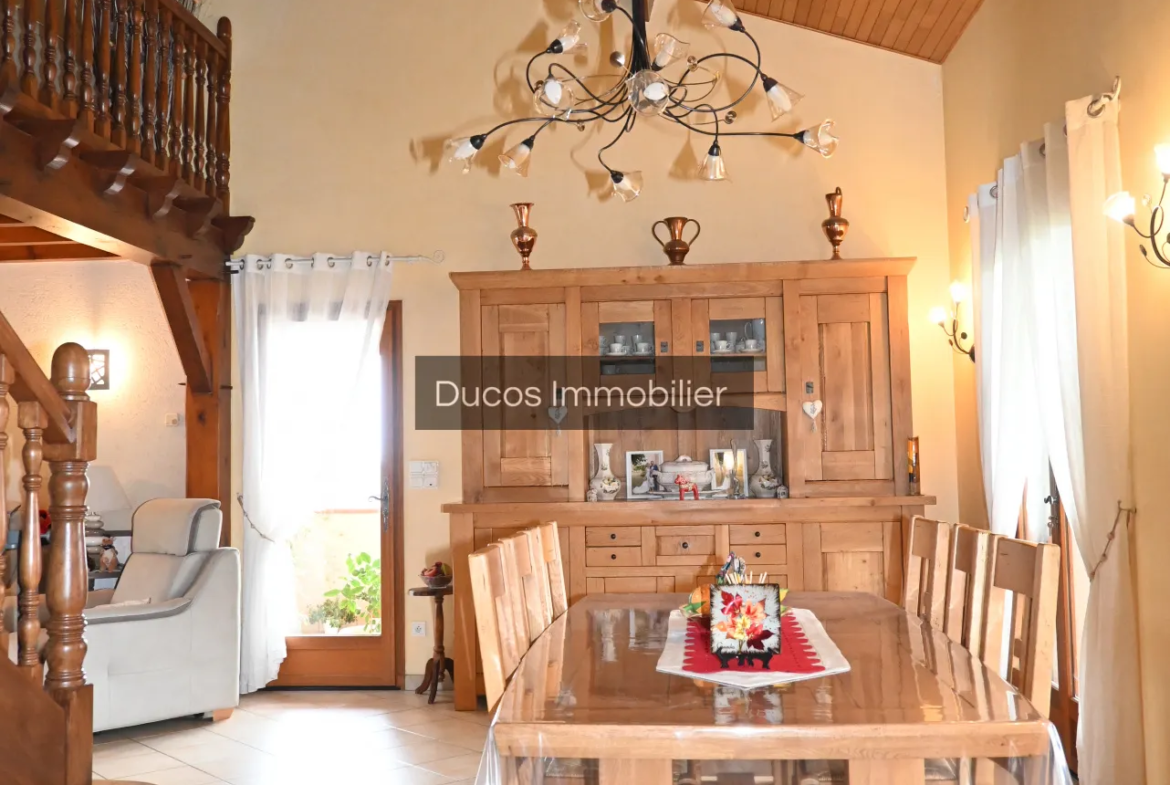 Maison traditionnelle avec vue à Seyches - 262500 EUR 