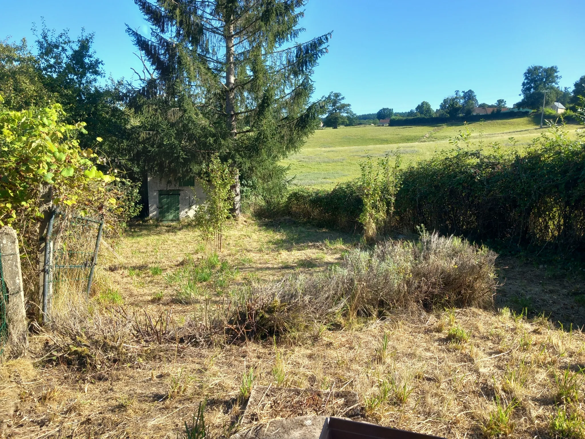 Maison à vendre à Luzy, idéale pour résidence secondaire 