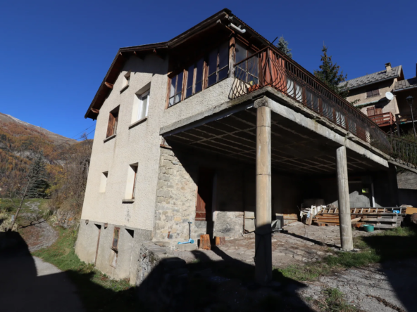 Maison à rénover avec vue sur la vallée du Haut-Verdon à Colmars