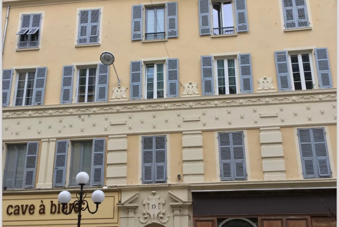 Appartement rénové de 33 m² à Nice - 255 000 € 