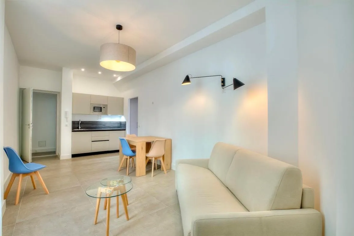 Appartement rénové de 33 m² à Nice - 255 000 € 