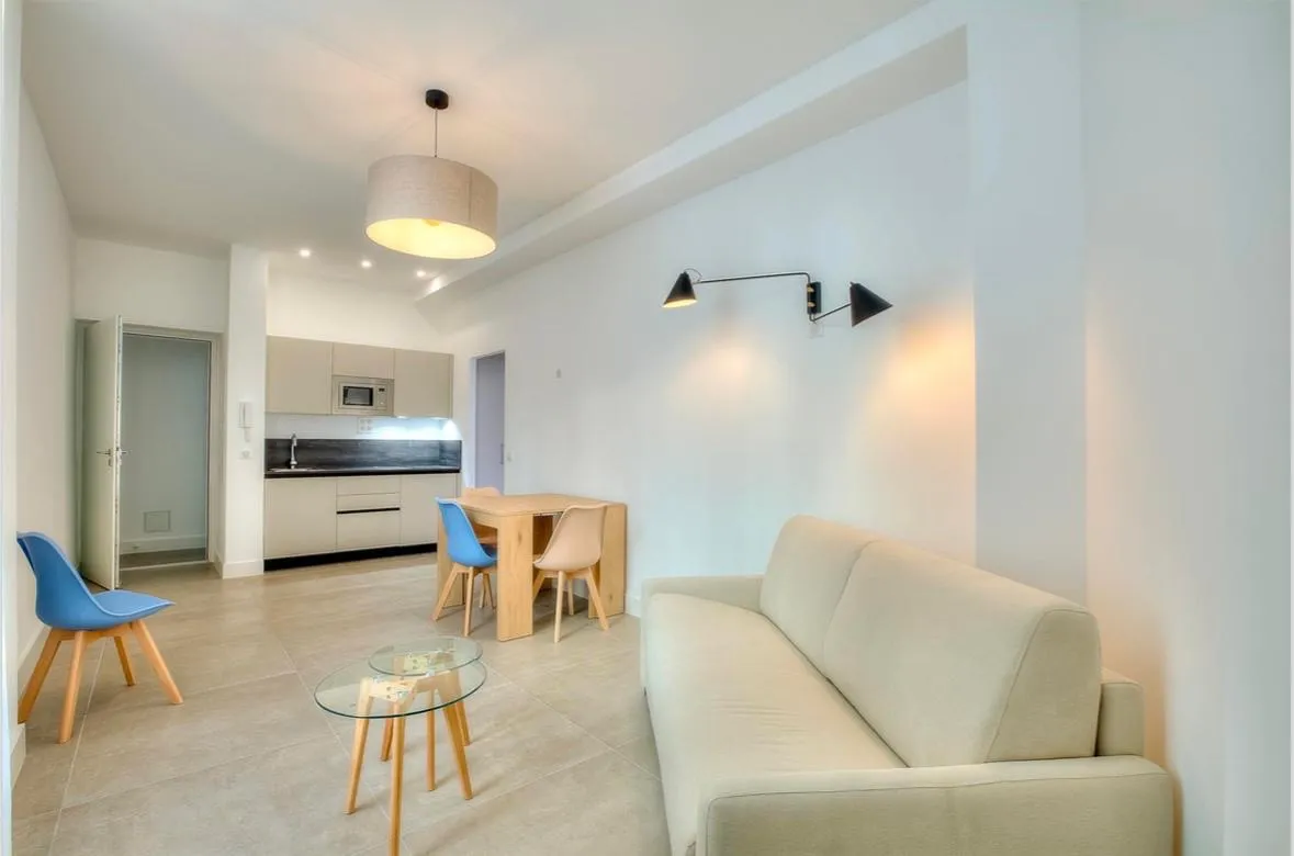 Appartement rénové de 33 m² à Nice - 255 000 € 