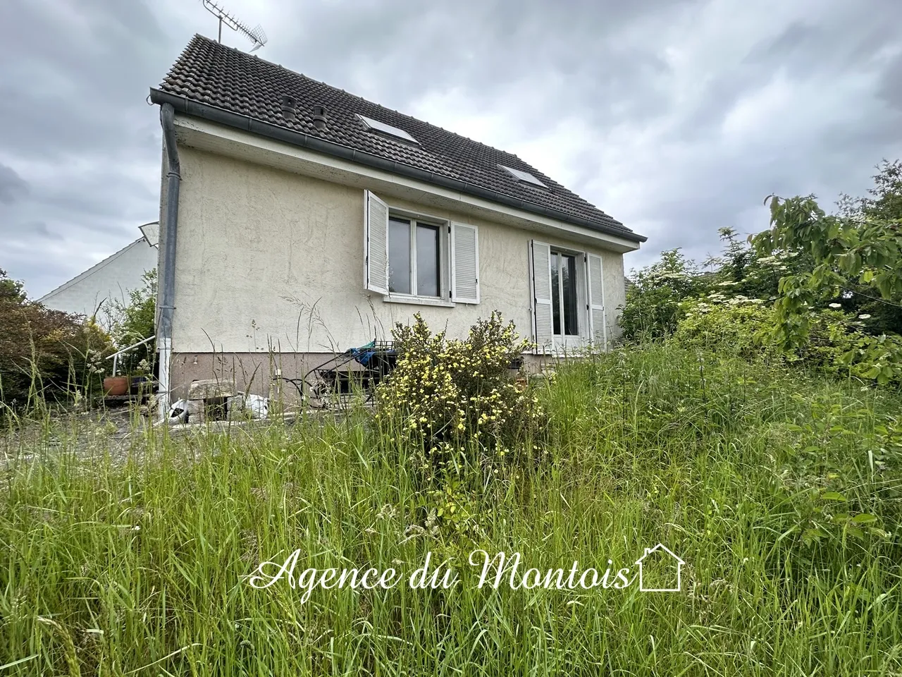 Maison à vendre à Longueville - 4 chambres et jardin 