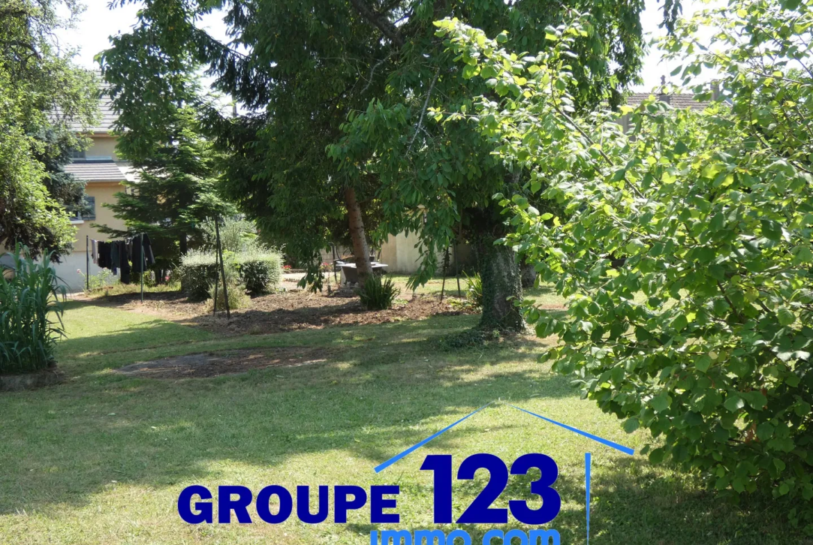 Maison familiale avec grand terrain et double garage à Migennes (89400) 