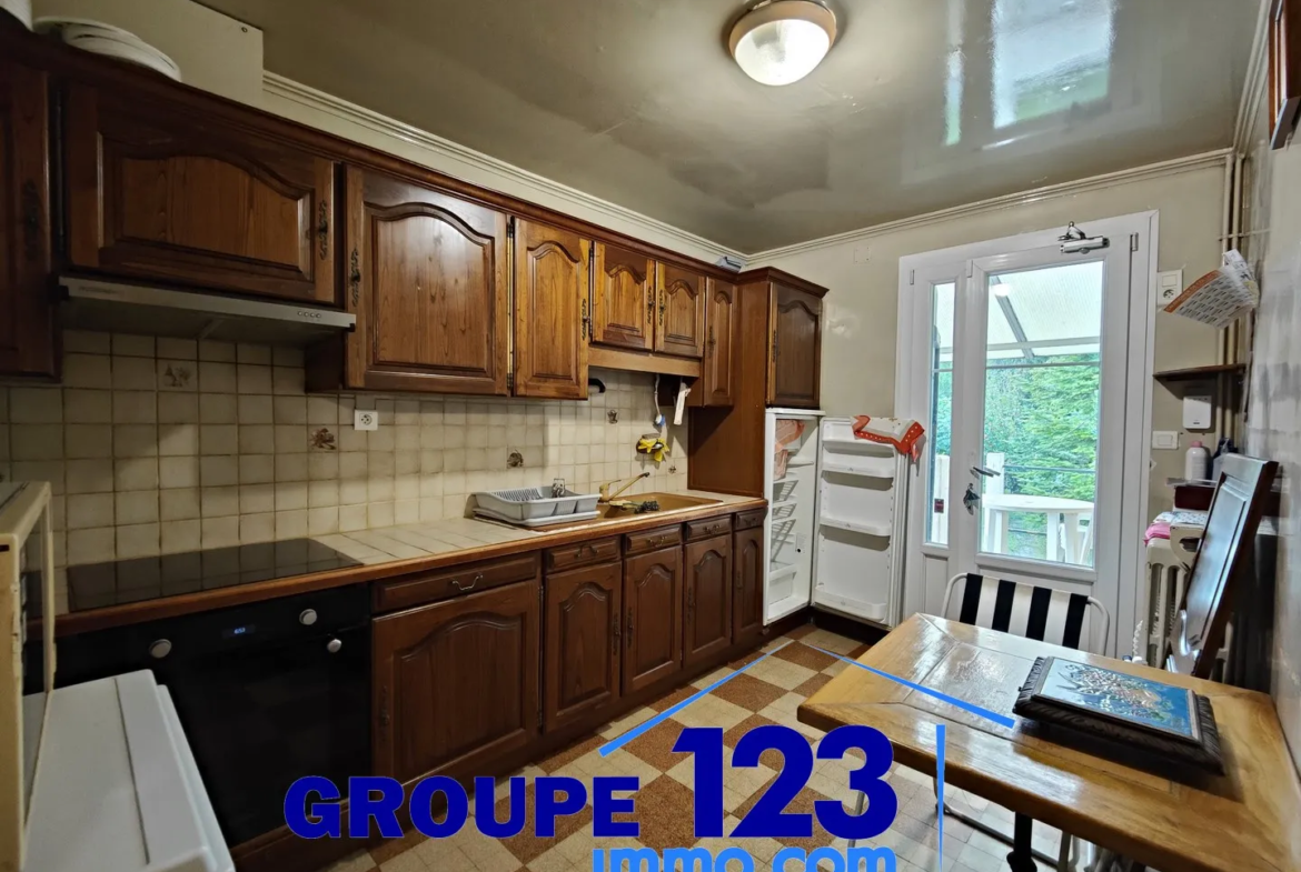 Maison familiale avec grand terrain et double garage à Migennes (89400) 