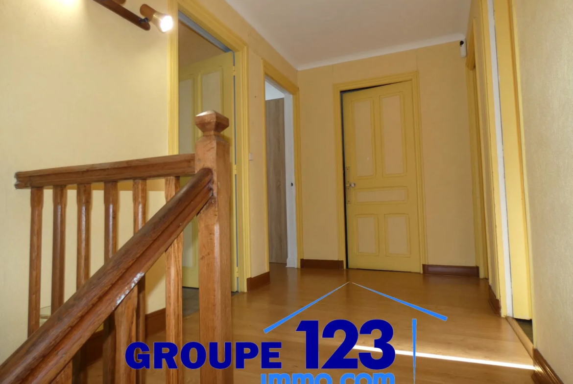 Maison familiale avec grand terrain et double garage à Migennes (89400) 