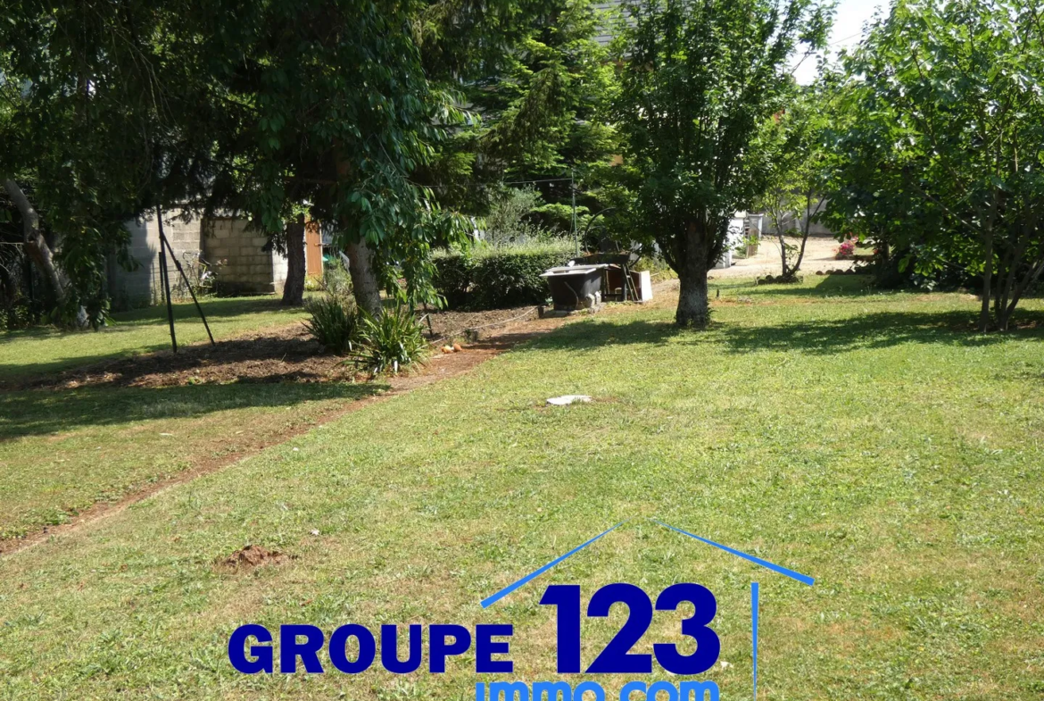 Maison familiale avec grand terrain et double garage à Migennes (89400) 