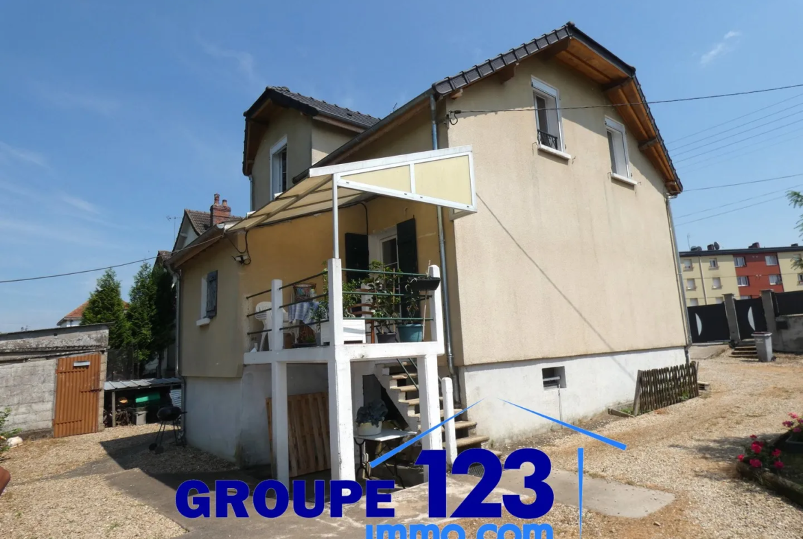 Maison familiale avec grand terrain et double garage à Migennes (89400) 