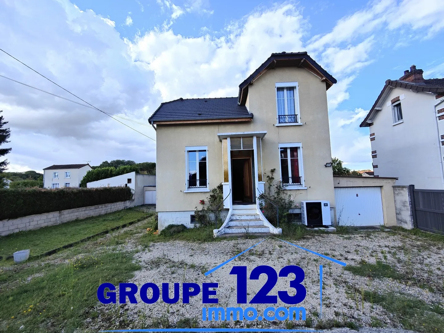 Maison familiale avec grand terrain et double garage à Migennes (89400) 