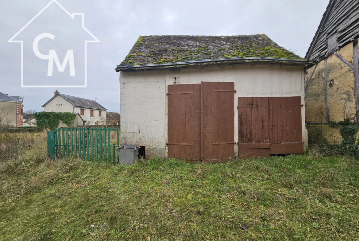 Maison de ville 78 m2 avec jardin et dépendances à Torce en vallée 