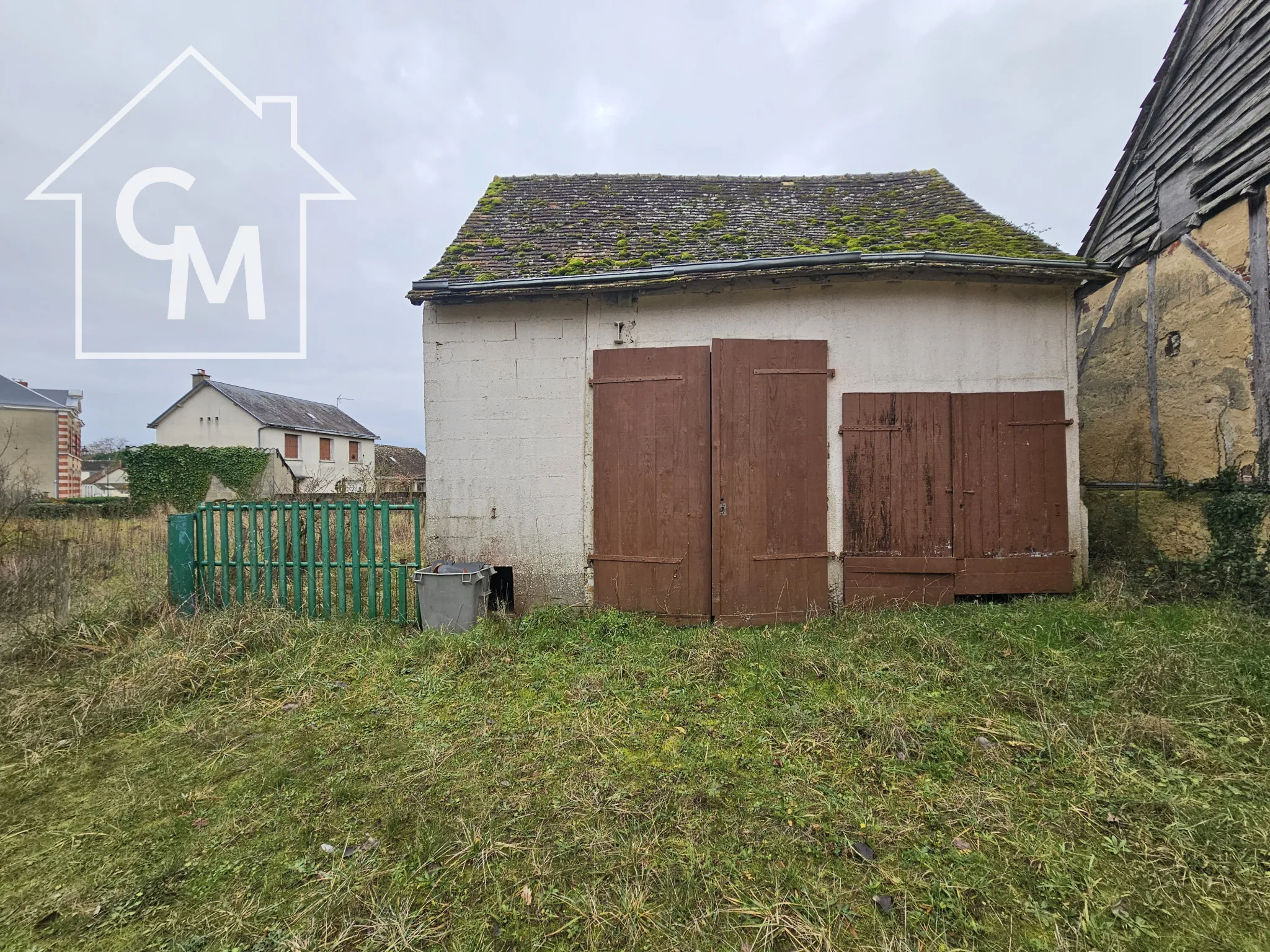 Maison de ville 78 m2 avec jardin et dépendances à Torce en vallée 