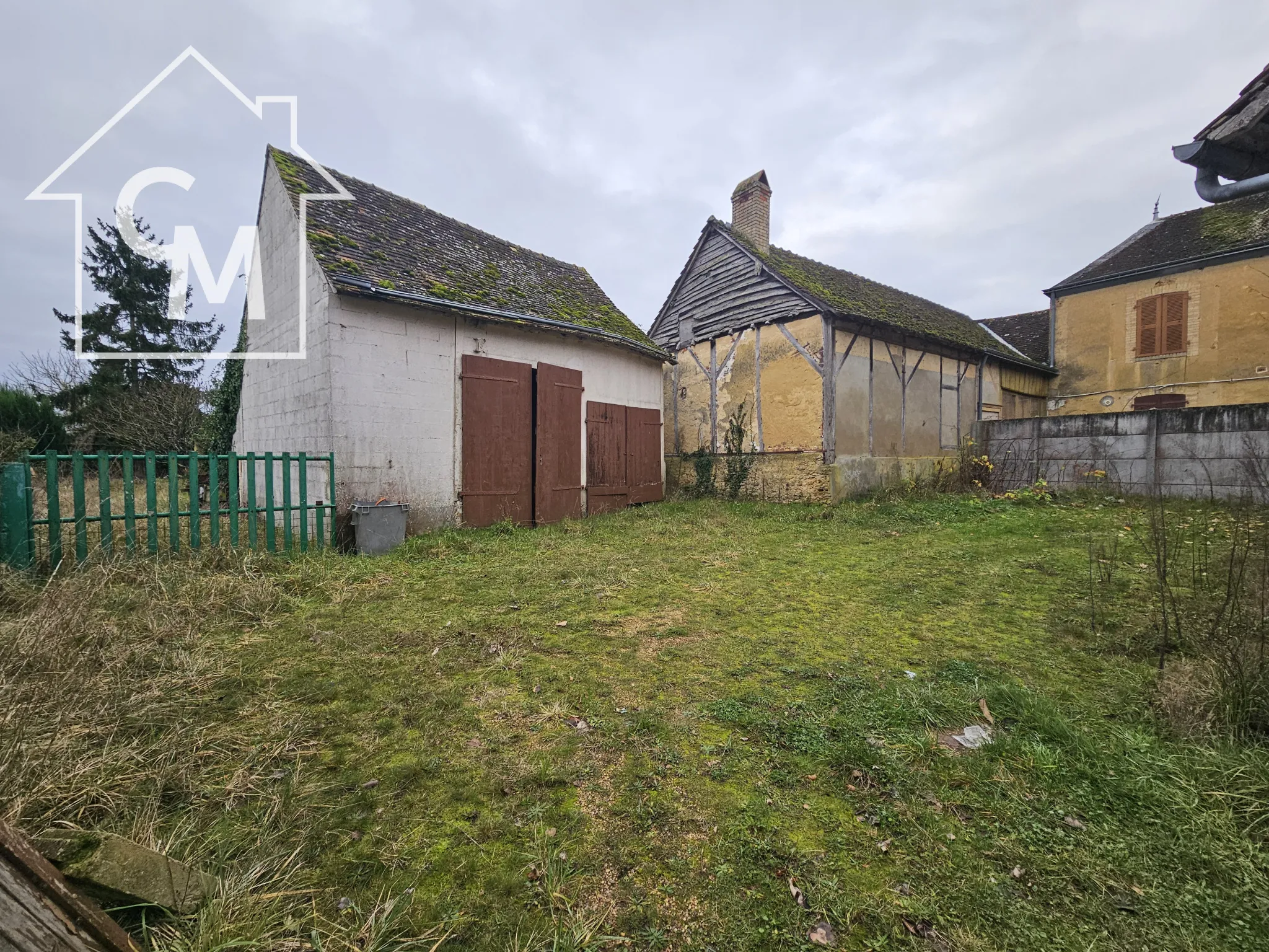 Maison de ville 78 m2 avec jardin et dépendances à Torce en vallée 